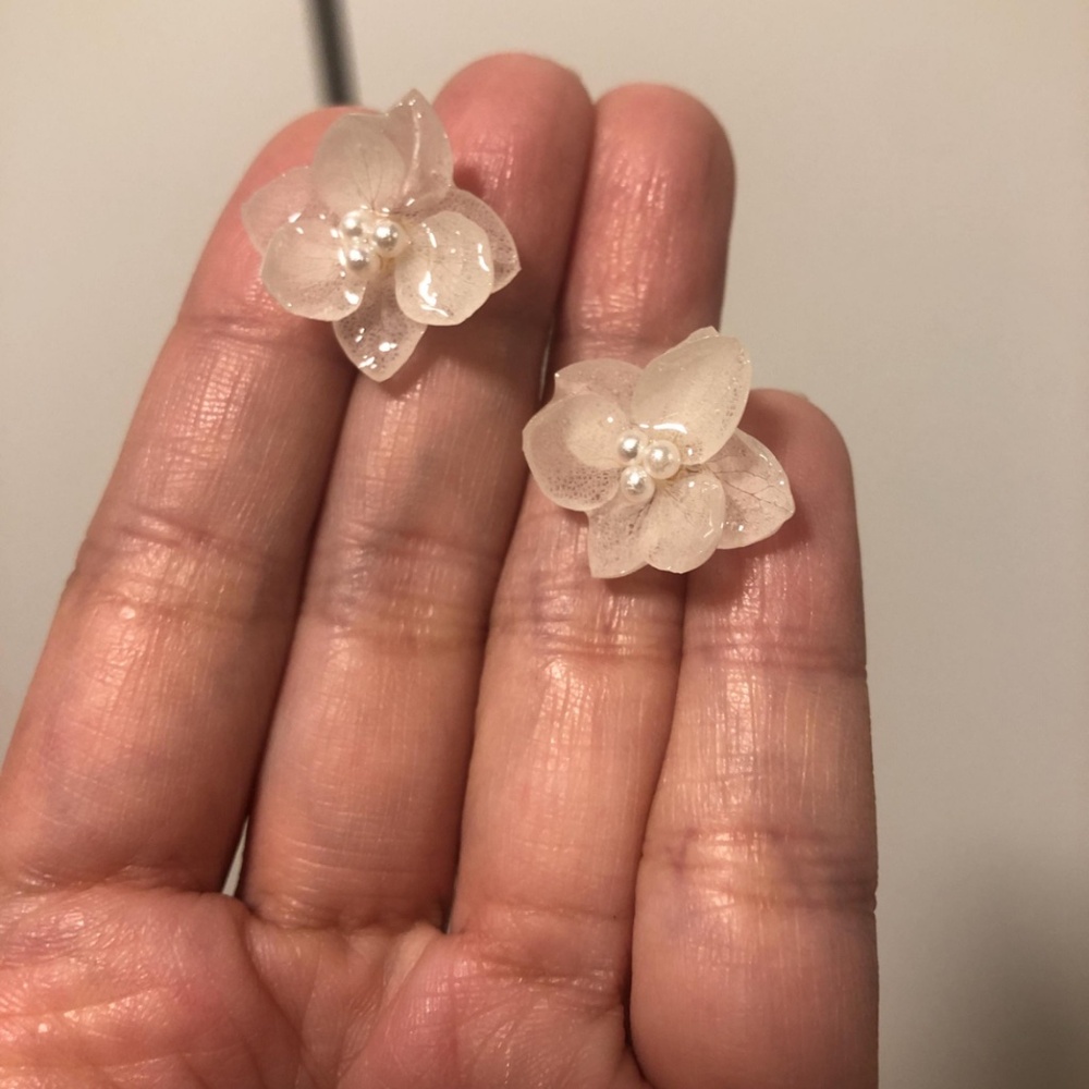 Preserved White Hydrangea Earrings - image 2